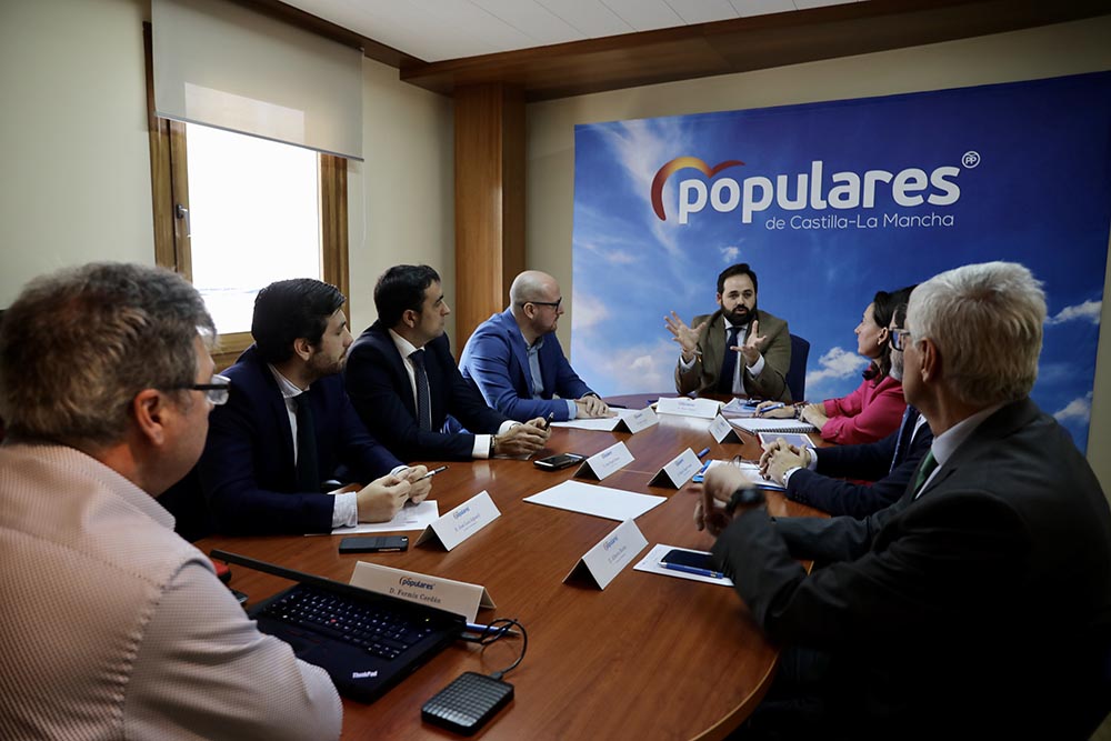 Reunión de Núñez con responsables de Hacienda del PP 2