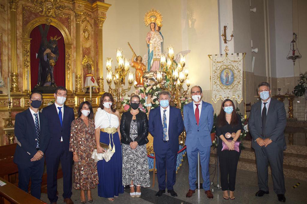 Día patrona, alcalde y concejales junto a Virgen