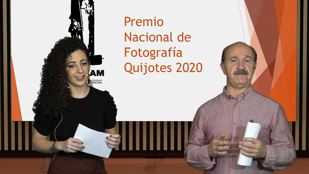 En la Imagen el presidente David Torres junto a Laura Moncalvillo de la Junta directiva de AFOCAM en la Gala Virtual de los Premios