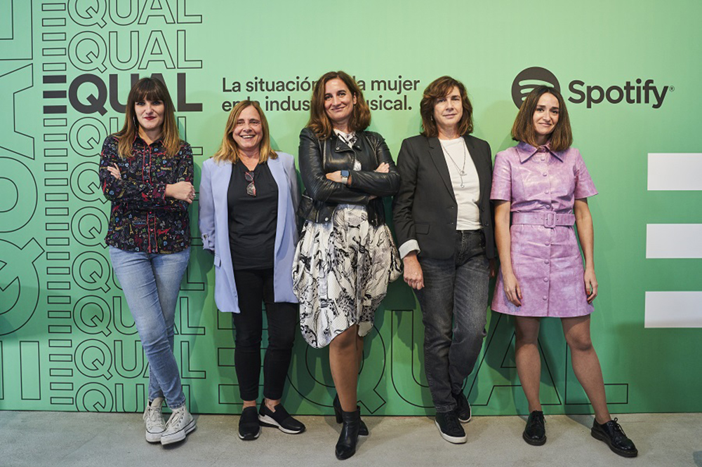 De izquierda a derecha Rozalén, Alicia Arauzo (Universal Music), Melanie Parejo (Spotify), Blanca Salcedo (Sony Music) y Marta Salicrú (Radio Primavera Sound