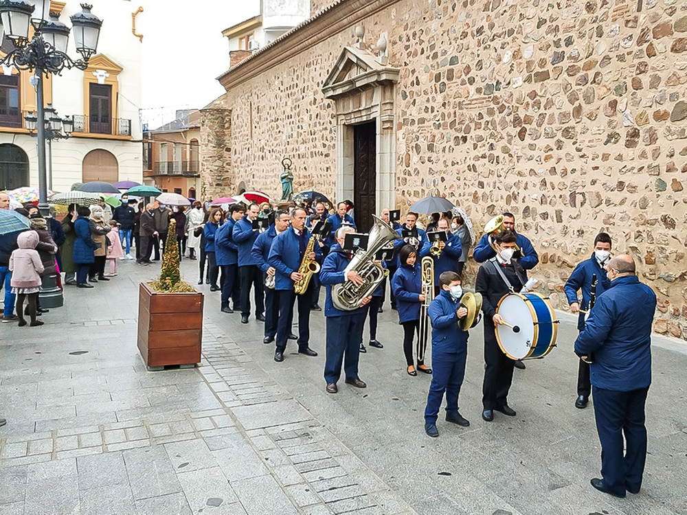 La Banda 'Pablo Sorozábal', tocando a la salida de la imagen