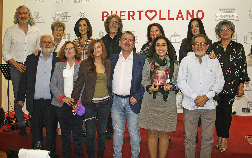 Foto de familia de los participantes al recital 'Palabras en silencio' en Puertollano