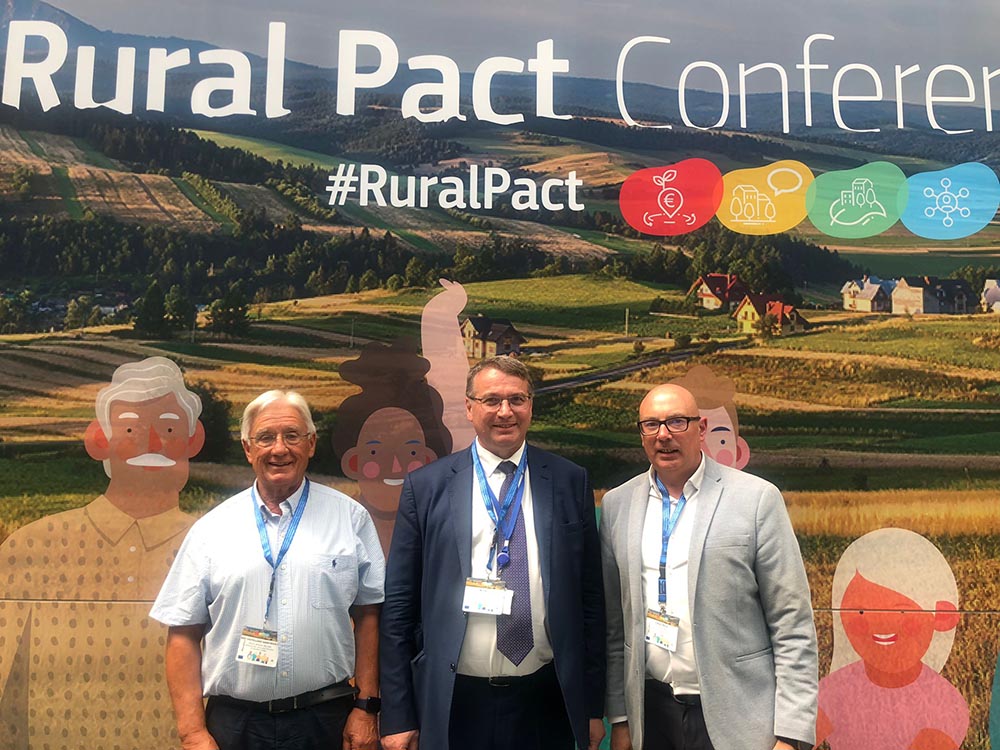 Conferencia Pacto Rural Europeo, presidente RECAMDEr junto al director general adjunto de AGricultura y Desarrollo Rural de la CE