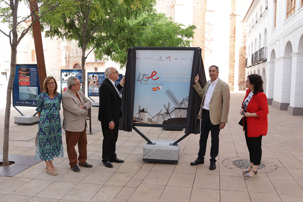 Inauguación de la exposición '40 años del Estatuto de Autonomía de Castilla-La Mancha' (1)