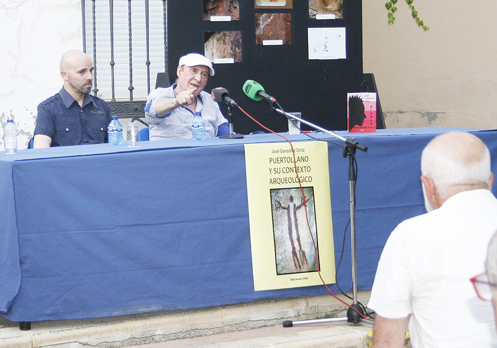 José González Ortiz durante la presentación del libro 'Puertollano y su contexto arqueológico'