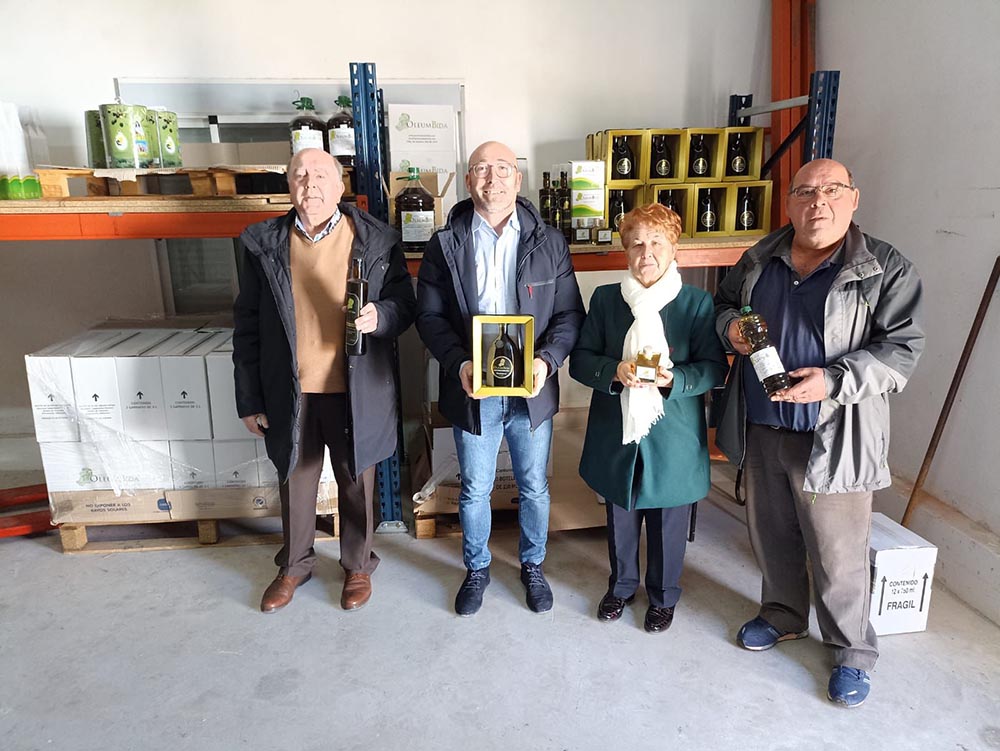 Foto JCCM. Visita Cooperativa Turruchel en Bienservida Portada