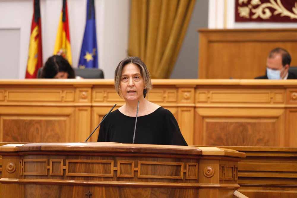 Ana Guarinos, en el Pleno de las Cortes Regionales