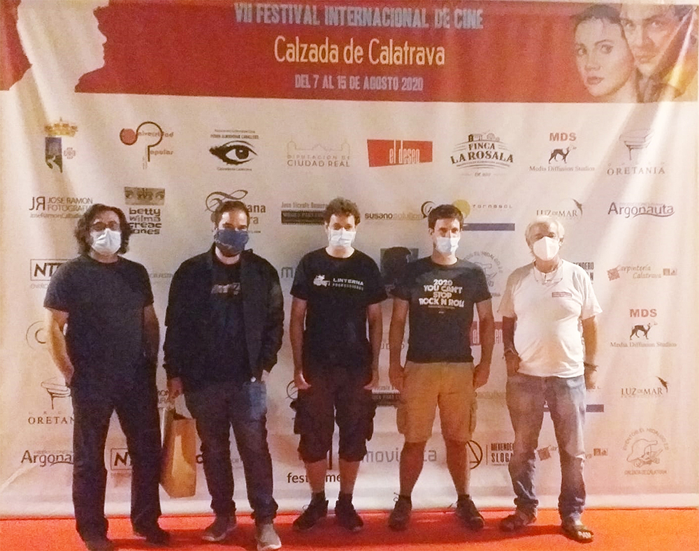 Directores, organizadores y autoridades posando ante el photocall del VII Festival Internacional de Cine de Calzada de Calatrava