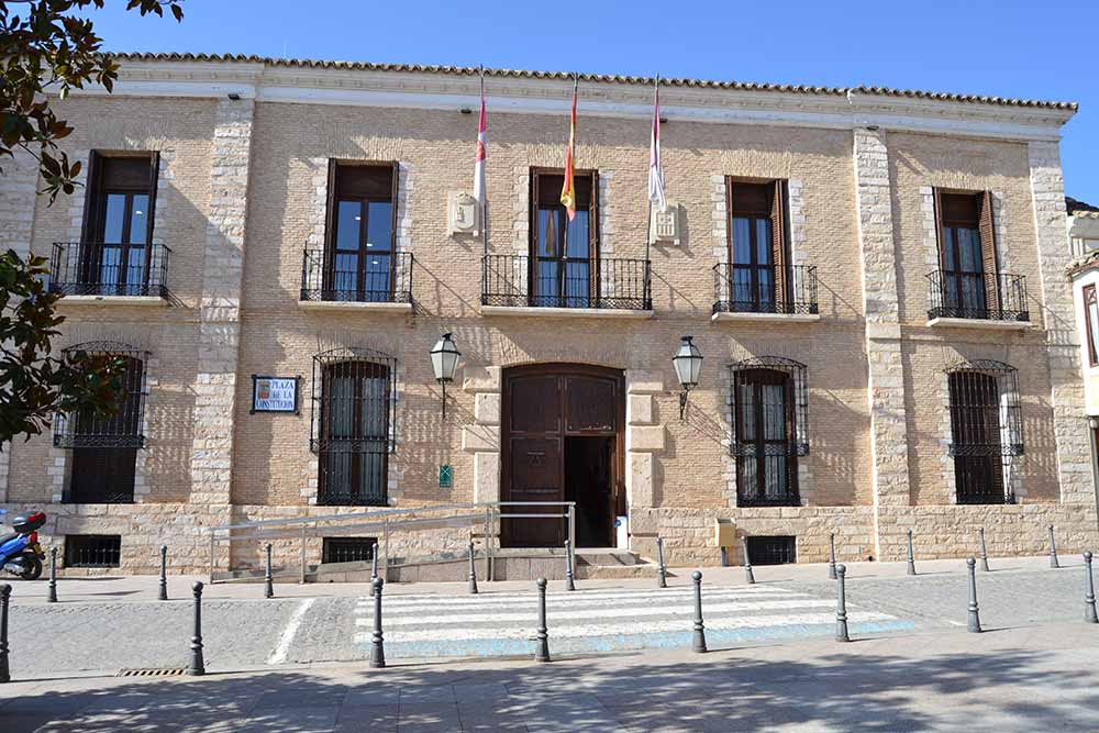Fachada del Ayuntamiento de Villarrubia