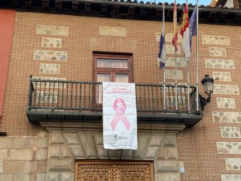 foto pancarta ayto cáncer mama