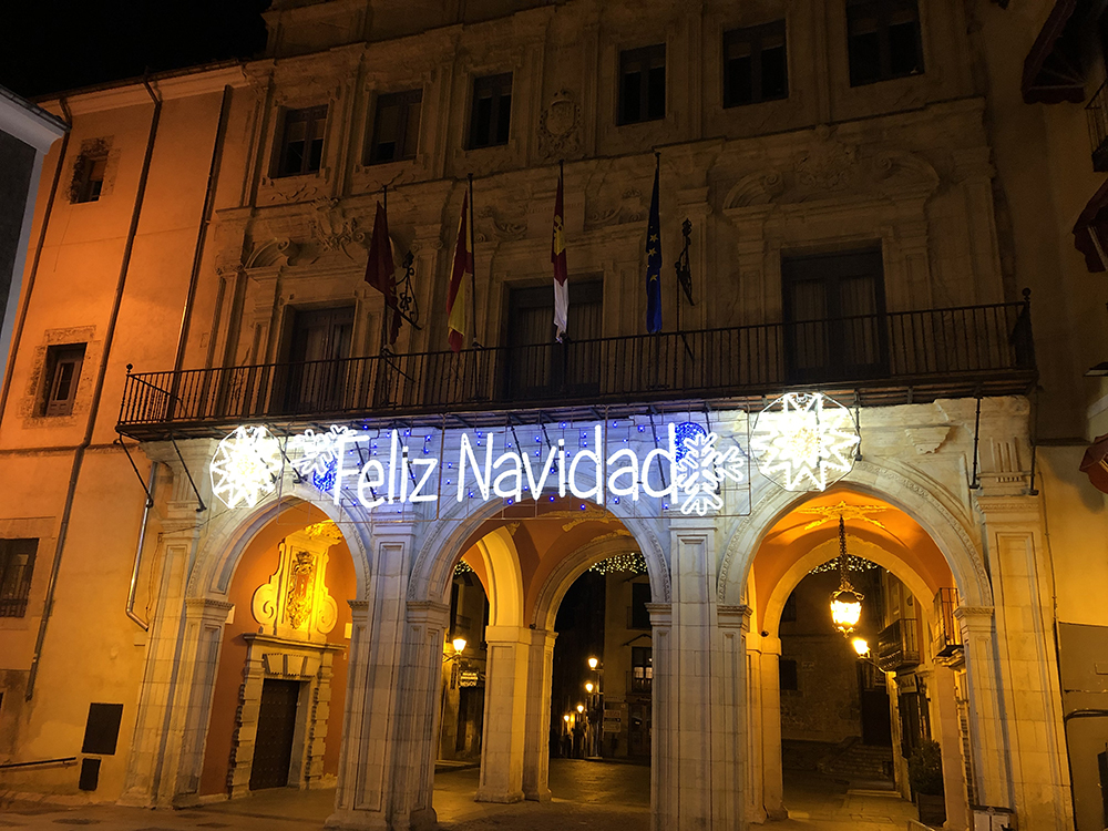 Ayuntamiento de Cuenca fachada feliz Navidad 2019