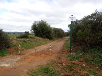 Imagen de la señalización de Vía Verde autorizada por ADIF en el termino municipal de Argamasilla de Calatrava