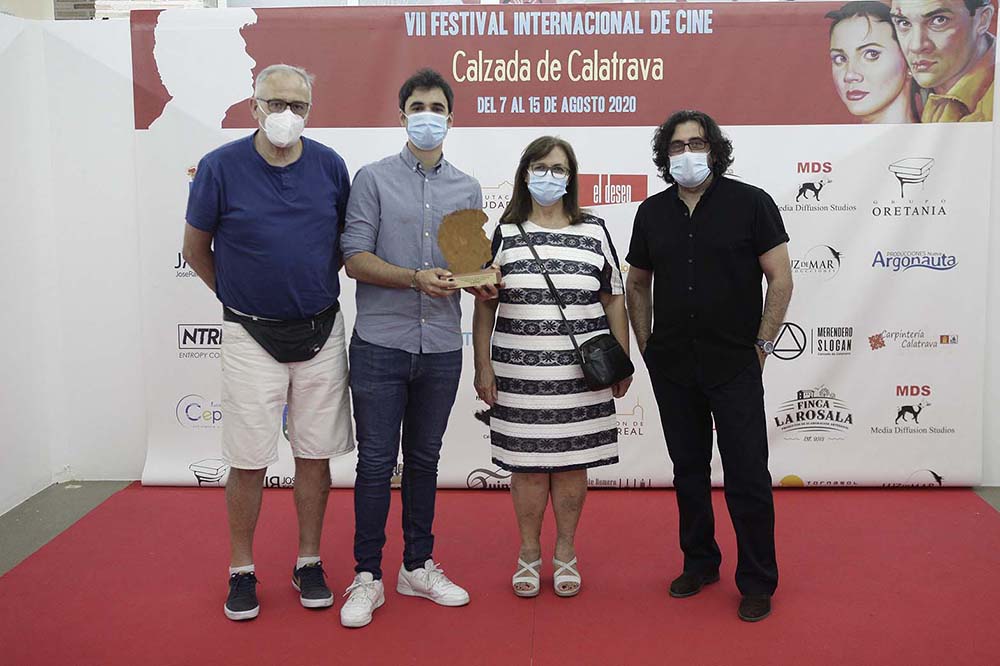 Entrega del 'Pedro' en la pasada edición del Festival de Calzada de Calatrava, a Pablo Conde, por ‘La Epidemia’
