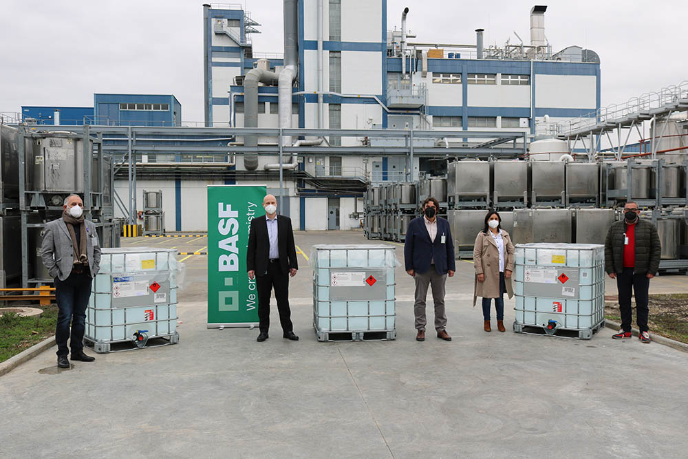 BASF dona 2,5 tn de hidrogel(6).JPG