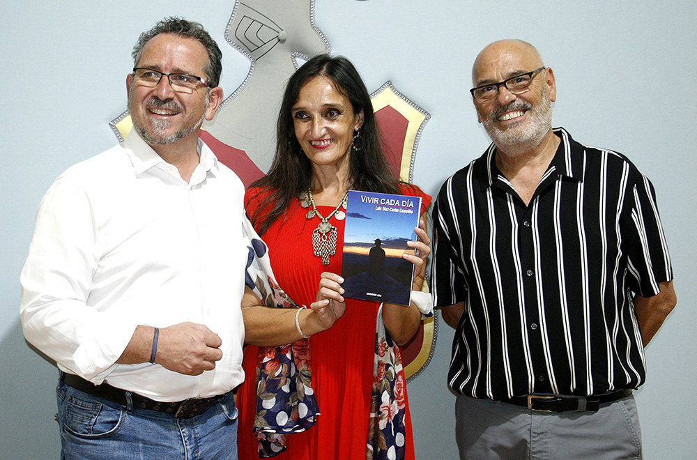 Luis Díaz-Cacho autor de 'Vivir cada día' junto a Luis Romero de Ávila y Antonia Cortés