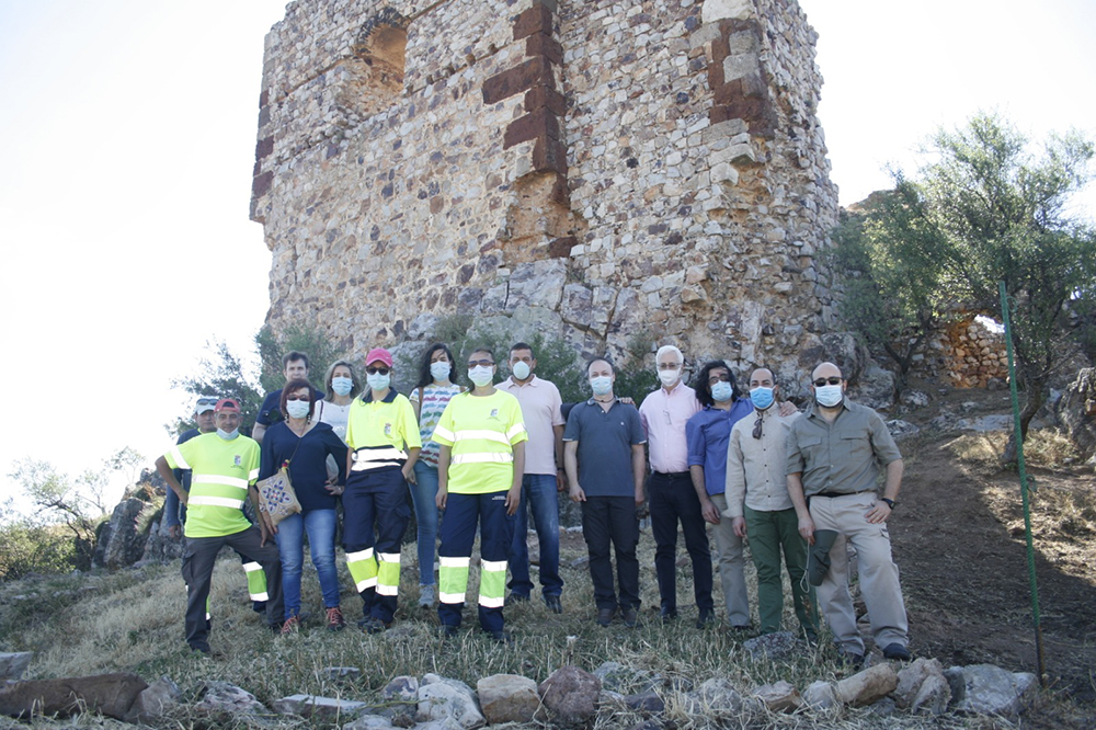 Imagen de archivo de la visita realizada por la alcaldesa de Calzada de Calatrava, Gema García Ríos, al castillo de Salvatierra