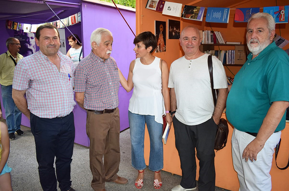 Autores de Ediciones C&G junto al alcalde de Puertollano, Adolfo Muñiz y la exalcaldesa puertollanera, Isabel Rodríguez en la FELIP'19