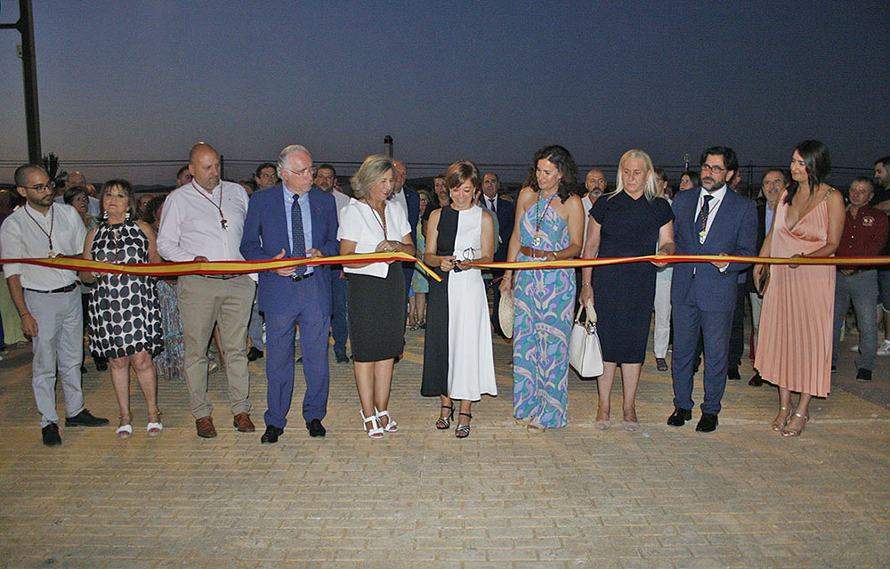 Momento del corte de cinta en la inauguración de laas fiestas de Calzada de Calatrava