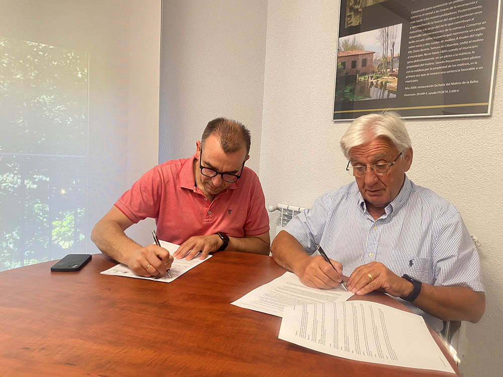 firma contrato FADETA y ayto Cifuentes para vivienda tutelada