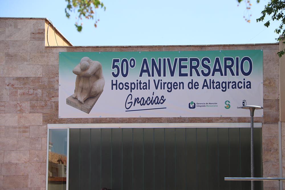 Pancarta 50º aniversario hospital (4)