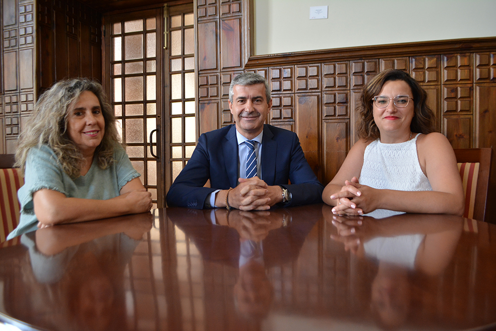 Álvaro Gutiérrez con Silvia del Olmo y Paloma Pérez (1) 02082022