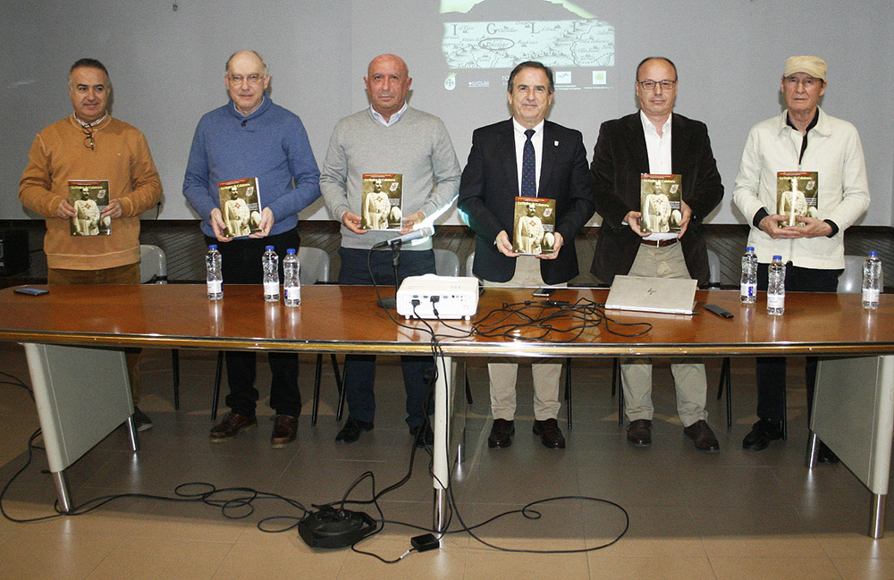 Participantes en la presentación del libro La Orden de Calatrava fruto del congreso en Aldea del Rey