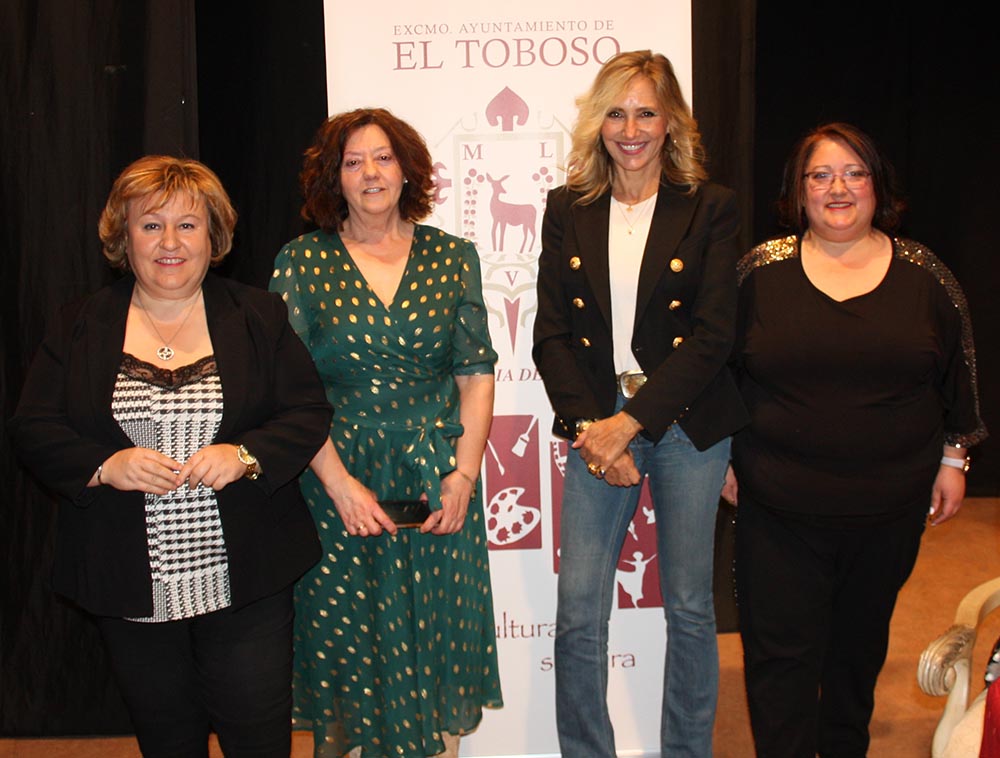encuentro literario, Marta Robles con alcaldesa y concejalas Cultura e Igualdad