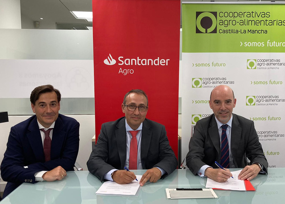 Firma del convenio entre Cooperativas Agro-alimentarias y Banco Santander