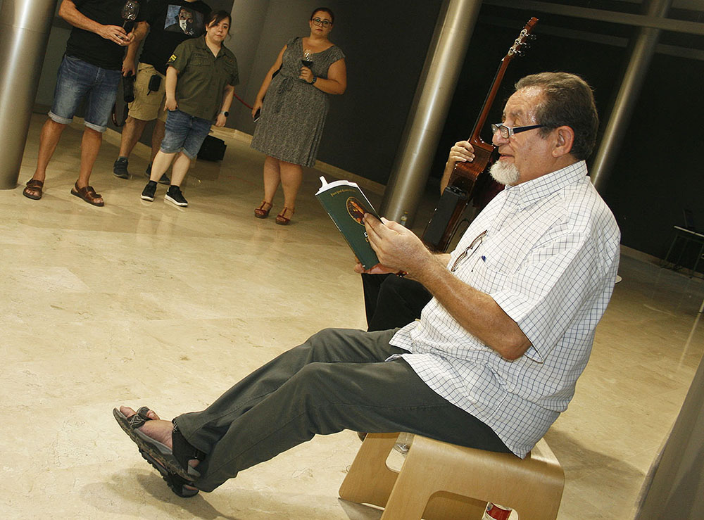 Juan José Guardia Polaino recitando en el Museo Cristina García Rodero de Puertollano